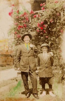 Benjamin and William Seidelman in the yard of the family home