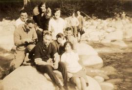 Harry Seidelman and friends on a picnic