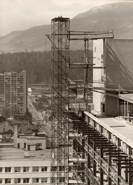 Burrard Office Building, 'hoist'