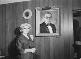 Unidentified woman painting at the Jewish Home for the Aged