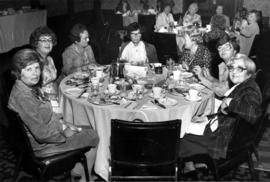 Centennial B'nai B'rith women at banquet table