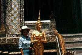 Phyliss Snider standing next to a golden statue