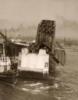 Wreckage of pier 21 after being hit by the vessel "Pacific Gatherer", Second Narrows Br...