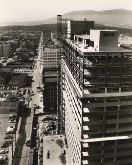 Burrard Office Building, 'hoist'